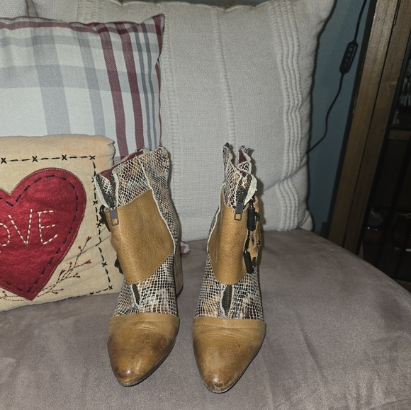 Women's Freebird by Steven Joey ankle boots  - Picture 2 of 3